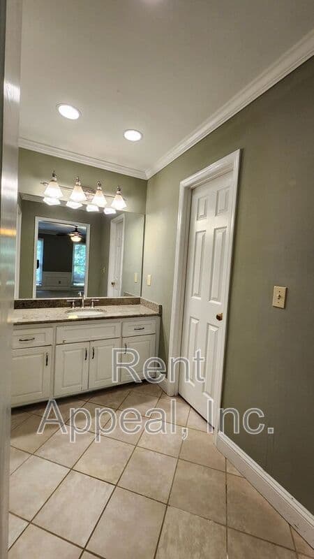 Alpharetta House: 310 Milesford Ct.