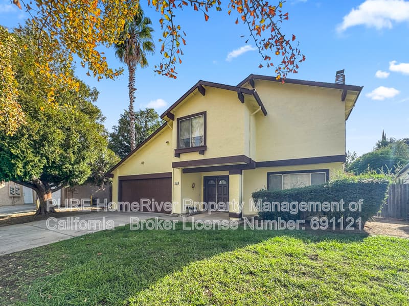 Sacramento House: 1510 Woodridge Oak Way