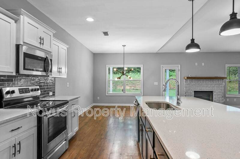 Carrollton House: 122 Cedar Park Way