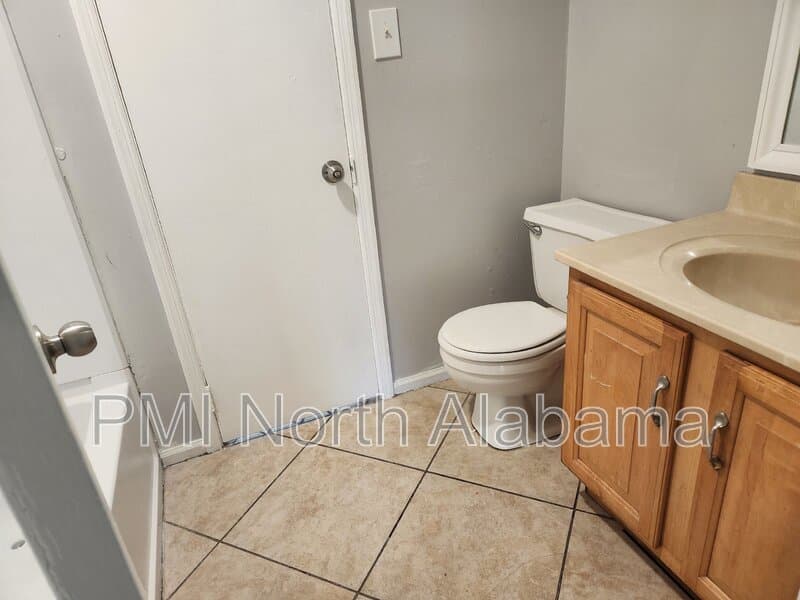 Decatur Condo: 201 8th Ave SW