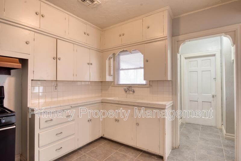 Oklahoma City House: 1132 Saint Clair Avenue