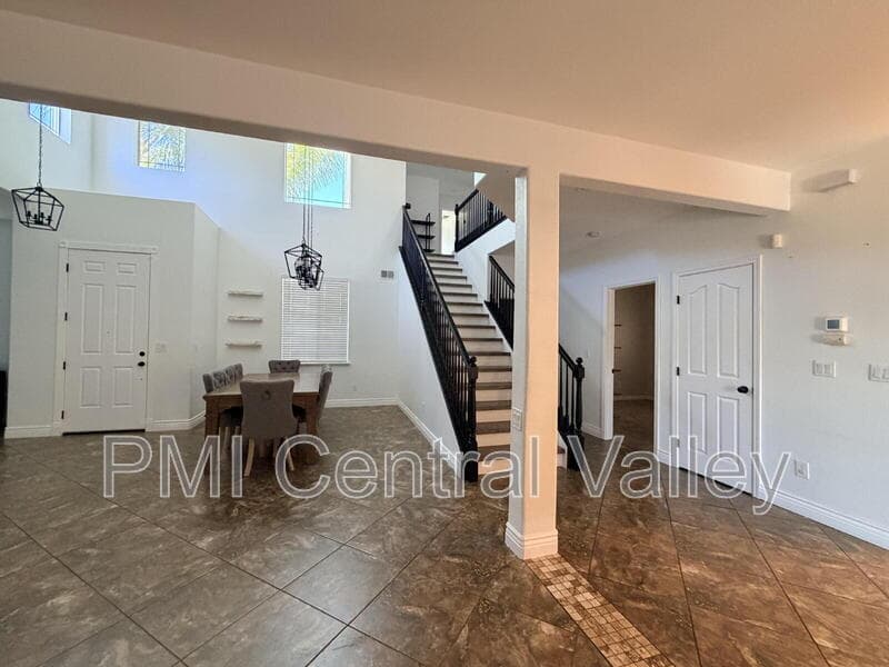 Lathrop House: 108 Hornfels Ave