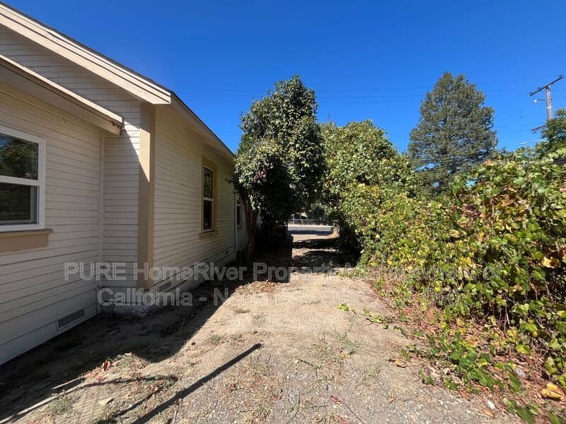 Ukiah House: 317 Clara Ave