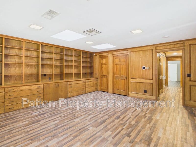 Amarillo House: 6810 Montague
