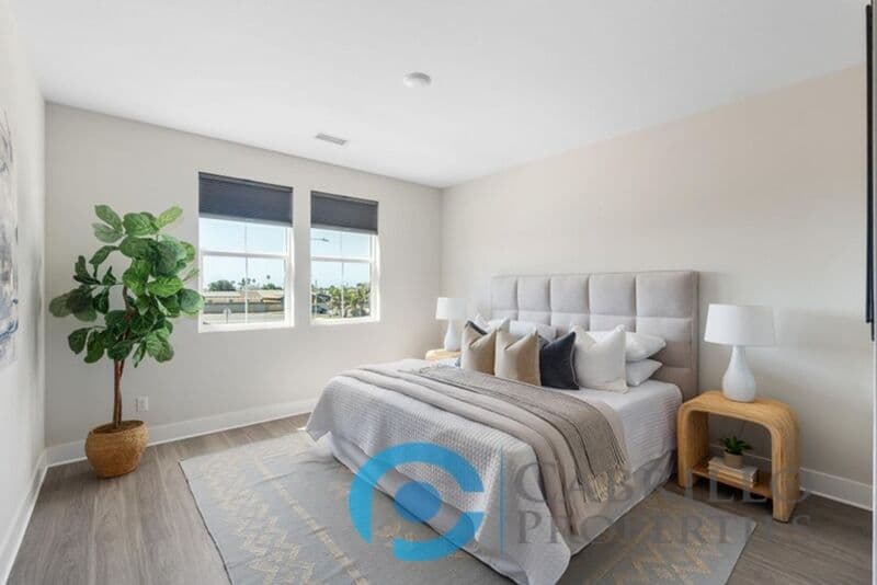 San Diego Apartment: 1695 Saturn Blvd