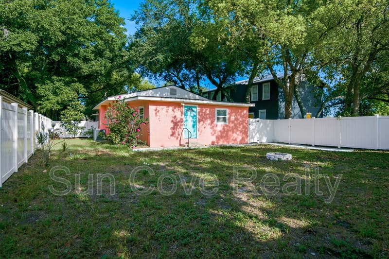 Tampa House: 2815 N Taliaferro Ave