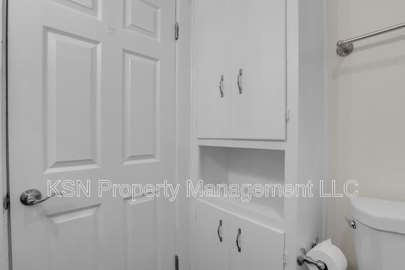 Savannah House: 669 East 32nd Street