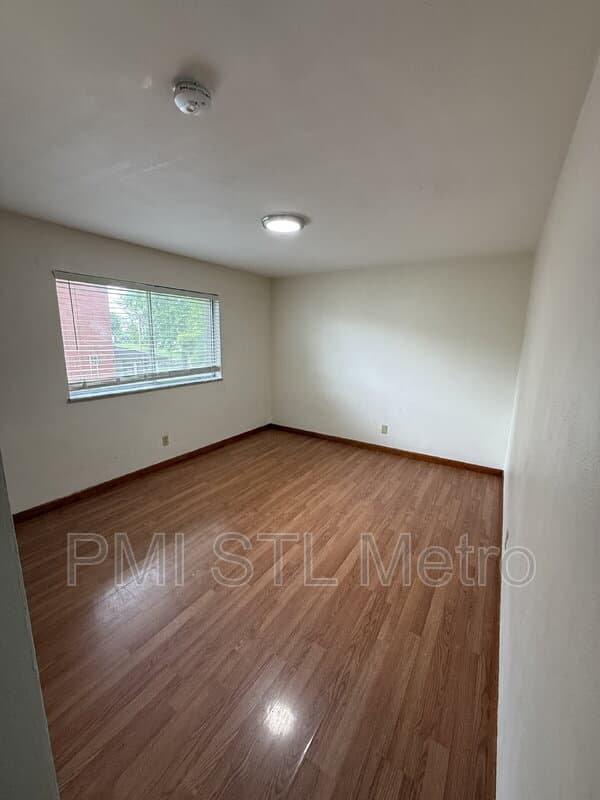 St. Louis Apartment: 4838 South Broadway Street Unit B