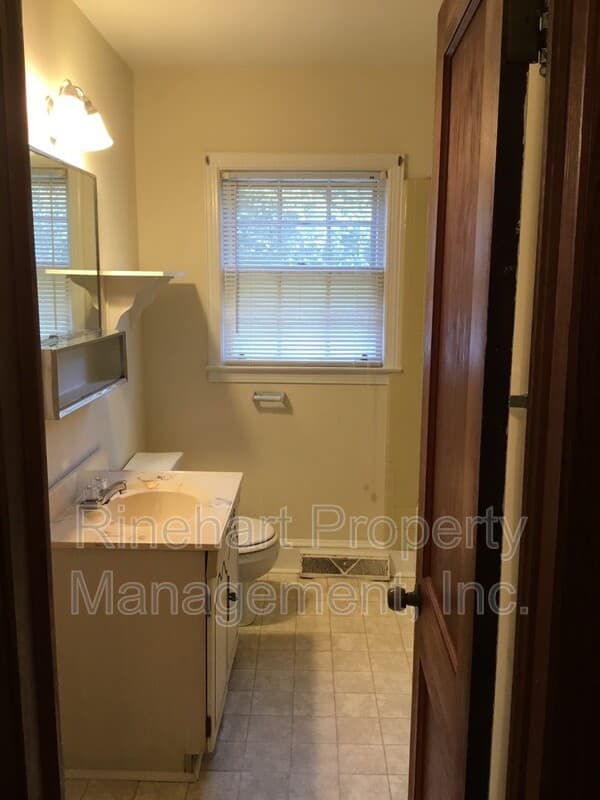 Rock Hill House: 1035 Candlewood Lane