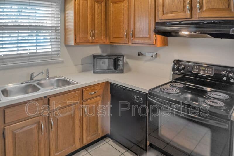 Charleston Condo: 874 S. Colony Dr 15B