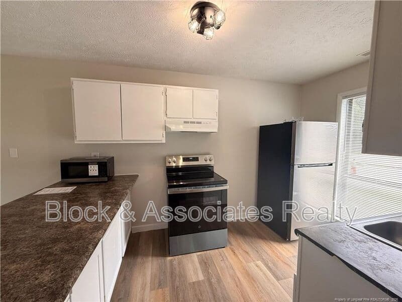 Fayetteville House: 1422 Tangora Lane