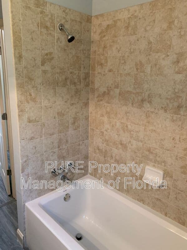 Silver Springs House: 5575 NE 30 St