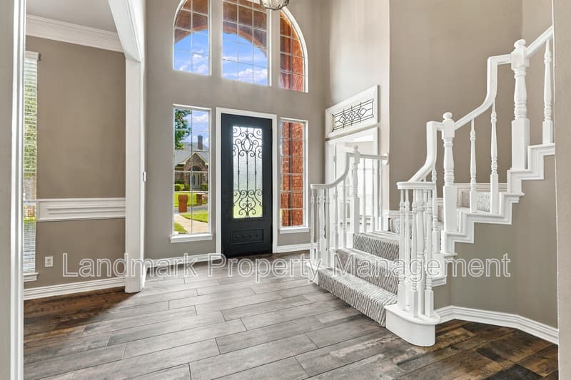Arlington House: 2114 Bay Club Drive