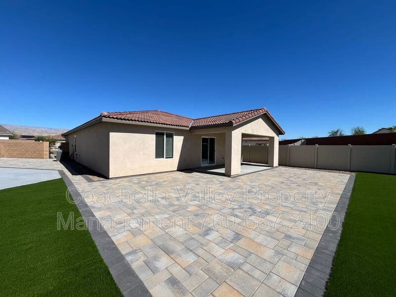 Indio House: 79225 Valor Ln