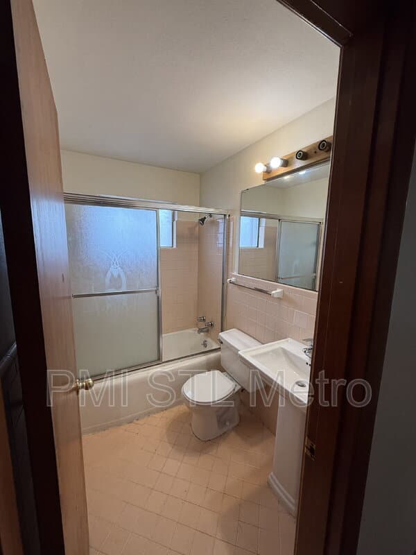 St. Louis Apartment: 4838 South Broadway Street Unit B