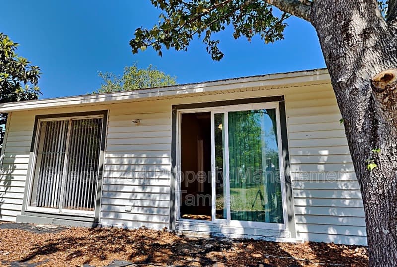Spring Hill House: 13426 Tyringham St