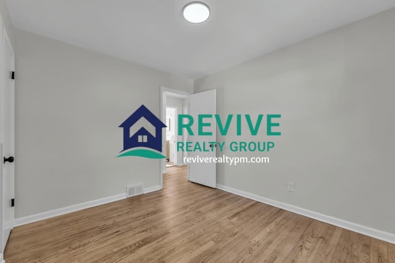Garden City House: 31234 Barton Street