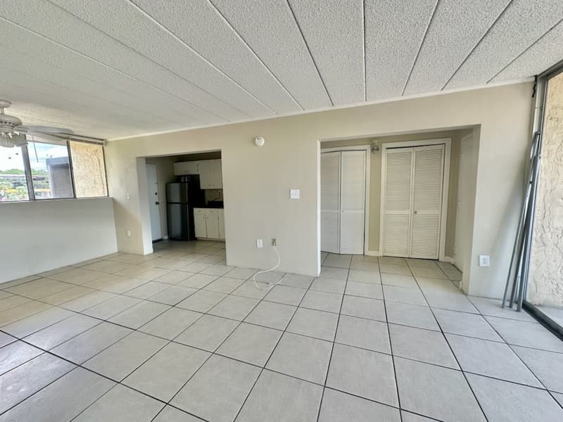 Fort Walton Beach Condo: 300 Miracle Strip Pkwy, 1H