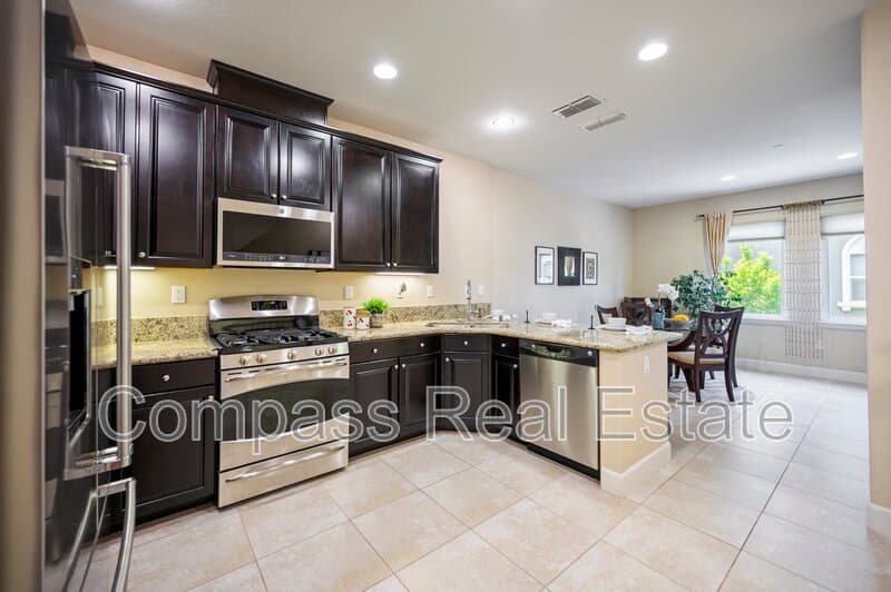 San Jose House: 265 Esfahan Ct