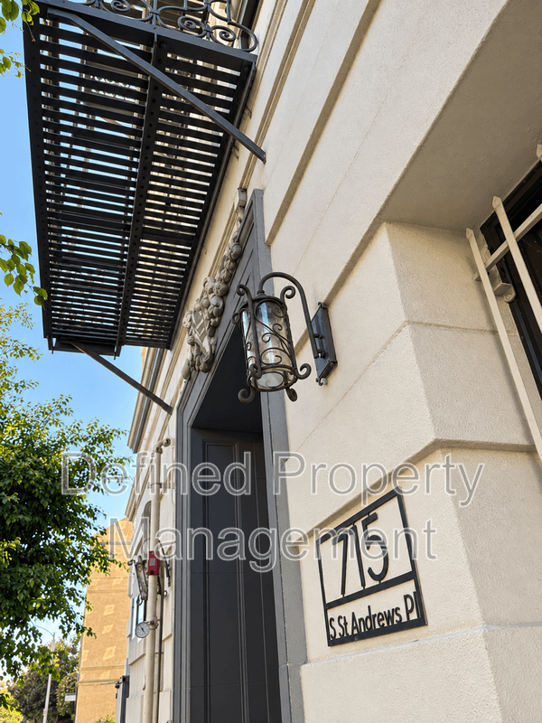 Los Angeles (Koreatown) Condo: 715 S. St.Andrews Place