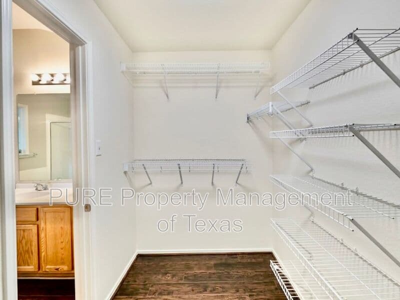 Round Rock House: 932 Monadale Trl