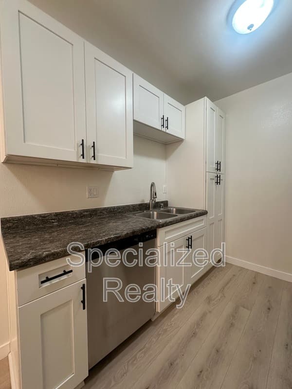 Glendale Condo: 409 Burchett Street