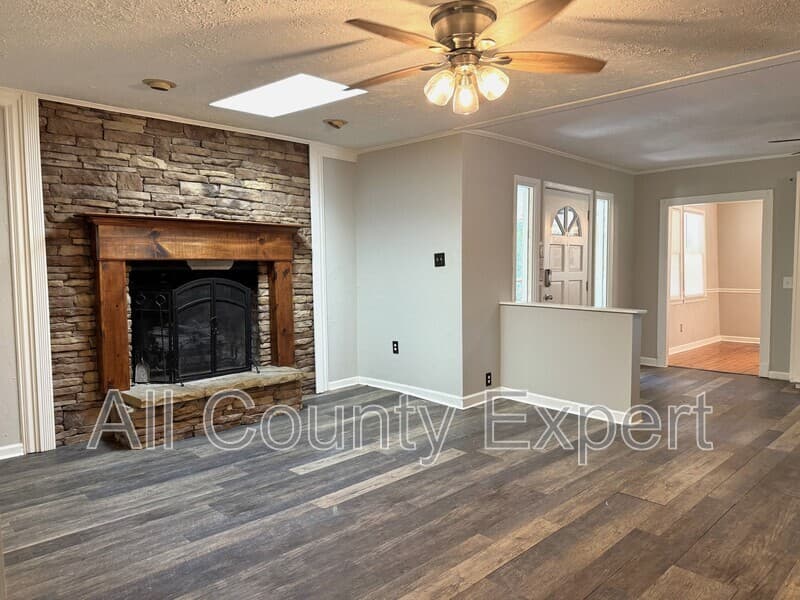 Gainesville House: 9215 Long Hollow Rd