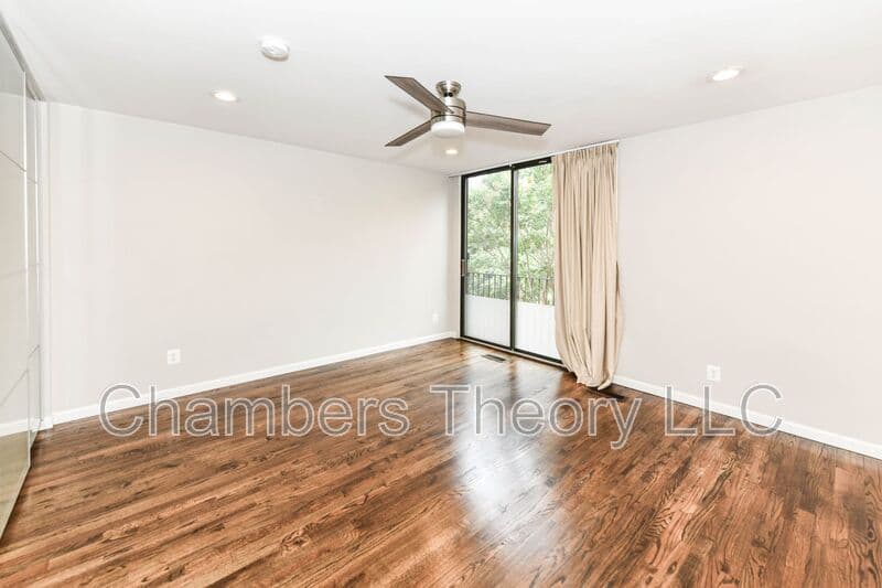 Reston House: 11475 Washington Plz W