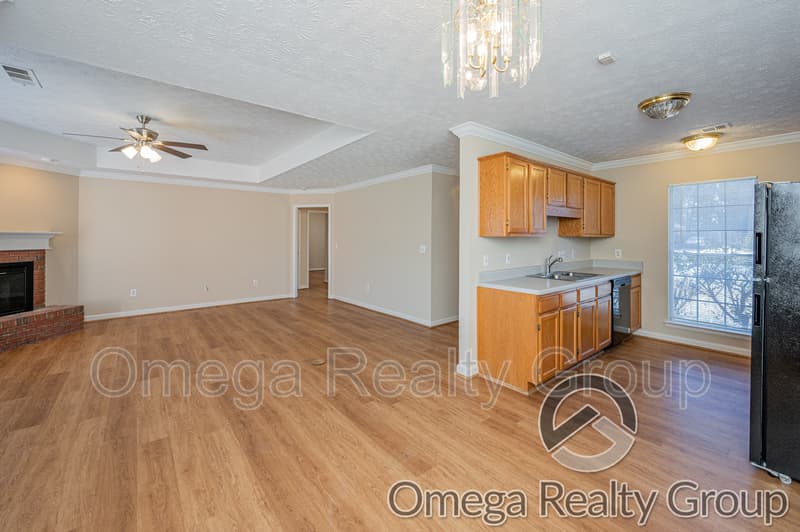 Montgomery House: 924 Eastern Oaks Dr