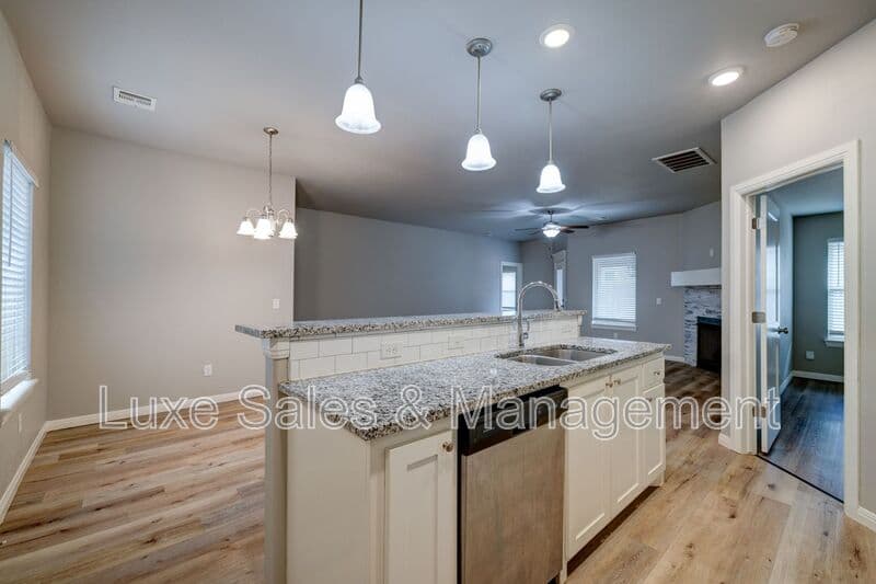 Edmond House: 6259 NW 177th Circle