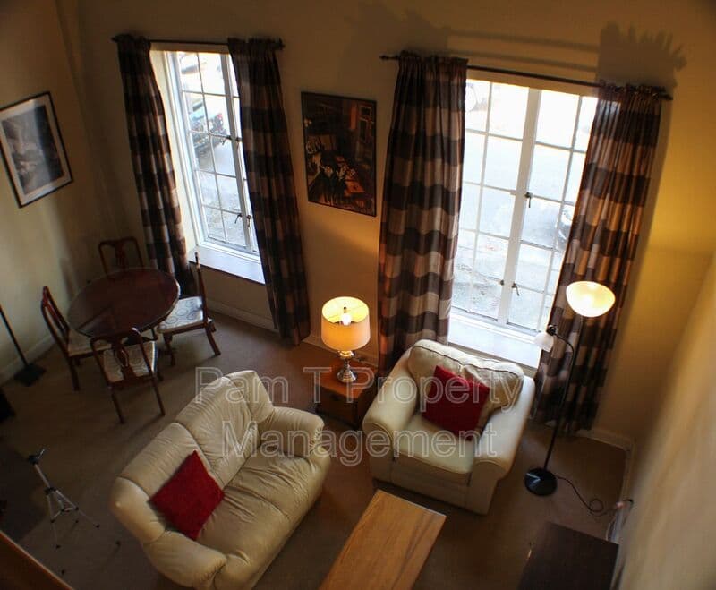 Savannah Condo: 321 Abercorn St.