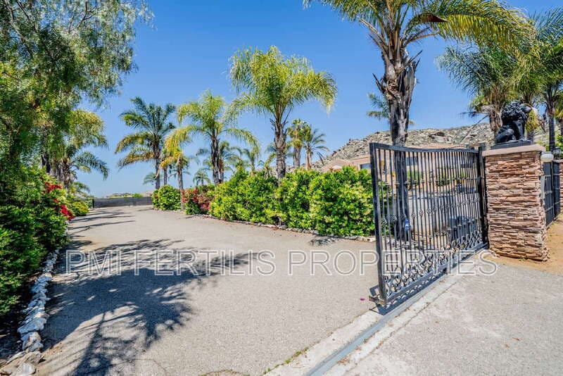 Riverside House: 17425 Cyrus Lane