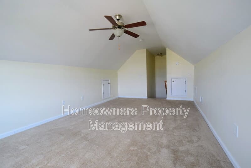 Hope Mills House: 2541 Spinnaker Dr.