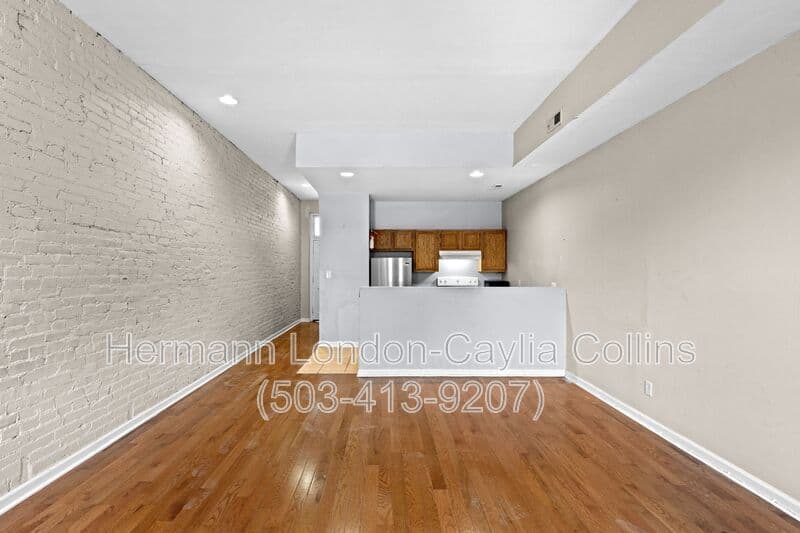 Saint Louis House: 1708 S Tucker Blvd