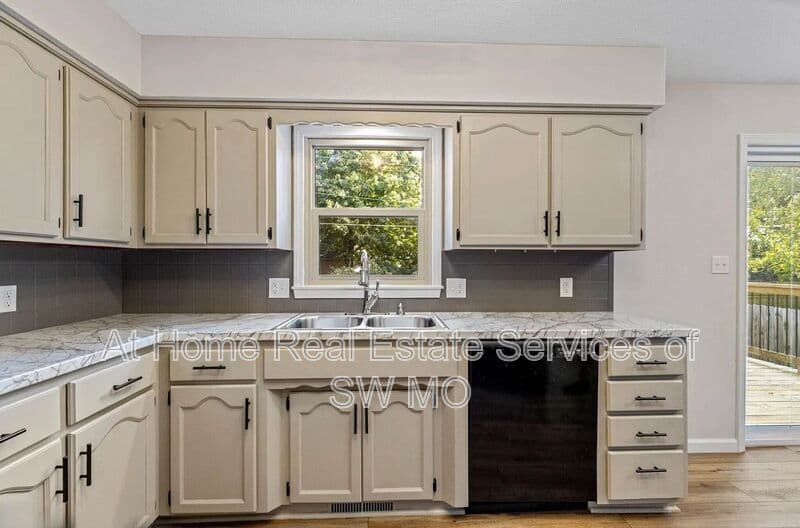 Springfield House: 1724 W Whiteside St