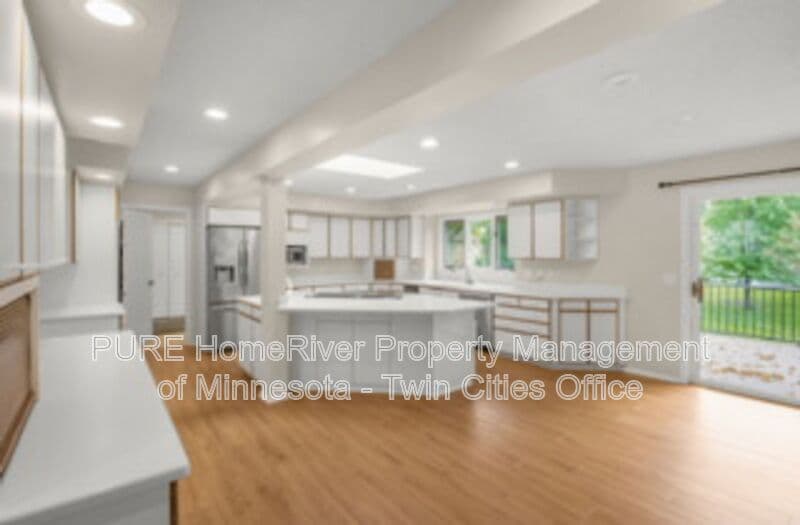 Edina House: 7420 Hyde Park Cir