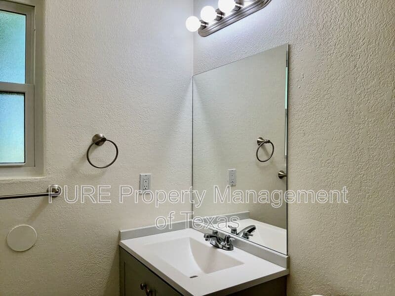 Round Rock Condo: 418 Parkhill Cv