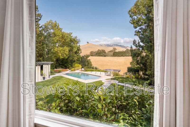 Danville House: 4482 Deer Ridge Rd