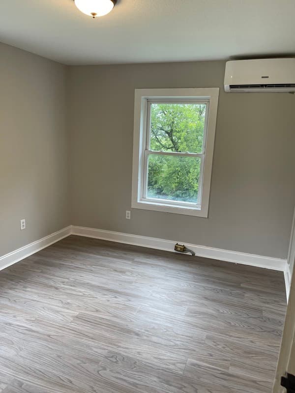 Louisville House: 1719 Airline Dr