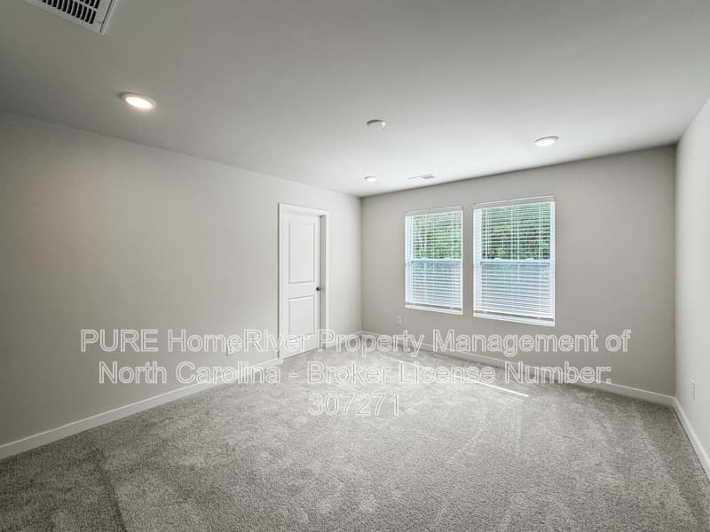 Hickory House: 2948 31st St Ln NE