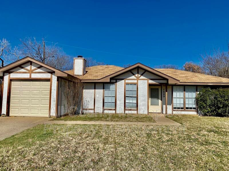 Arlington House: 3809 Tamarron Ln