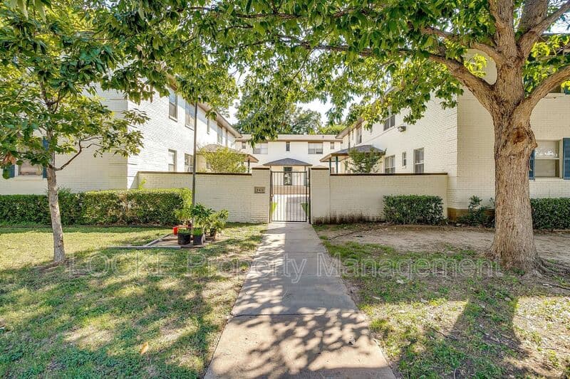 Fort Worth House: 3421 South University Drive