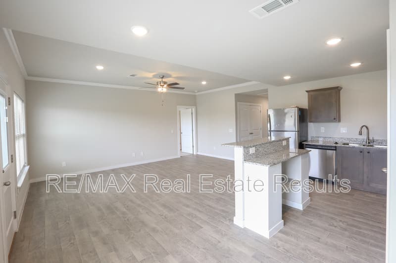 Centerton Condo: 480 Rama St