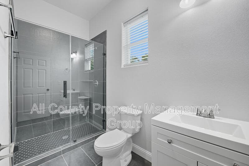 Fort Worth House: 914 East Tucker
