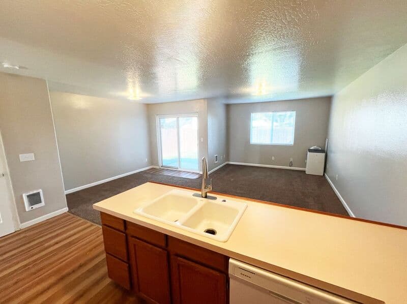 Springfield Townhome: 782 North Cloverleaf Loop