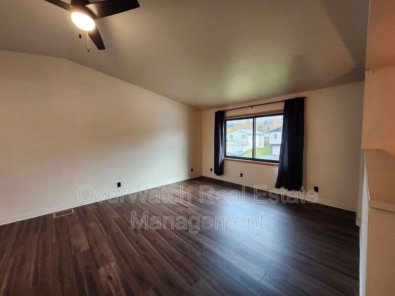 Eagle River House: 12244 Breckenridge Drive