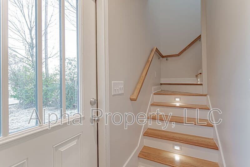Greenville House: 25 Ledbetter St