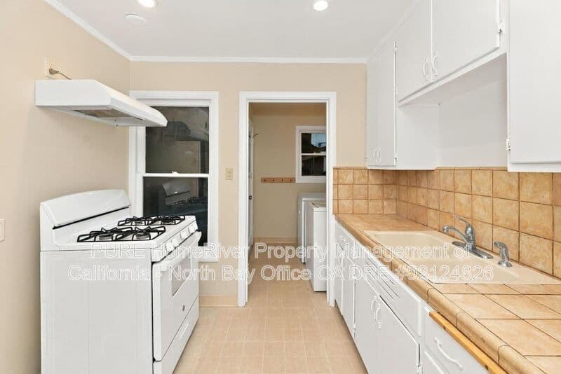 Mill Valley Condo: 10 & 12 Una Way
