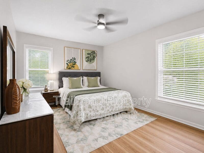 Overland Park House: 8455 Robinson Street