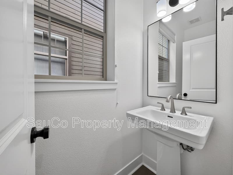 Beaverton Townhome: 11971 Southwest Horizon Boulevard
